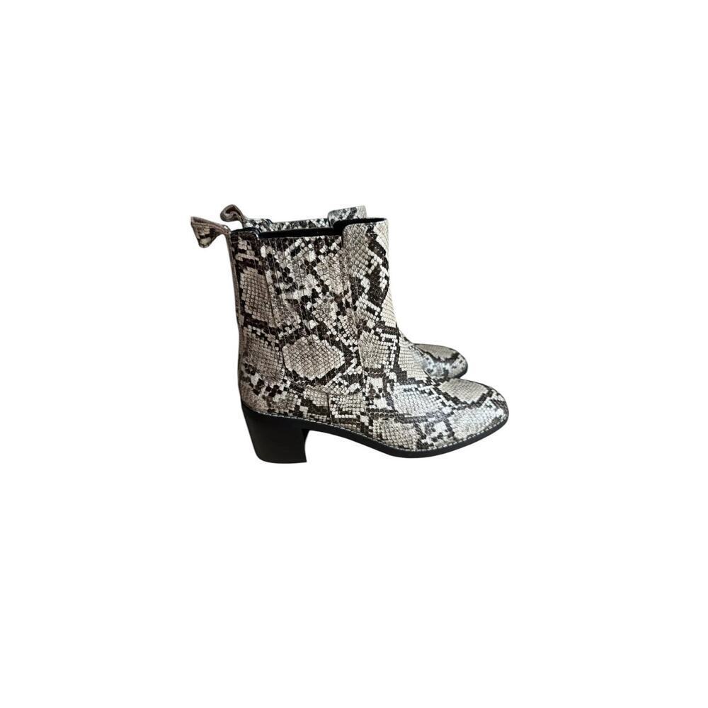 Nordstrom Women's Hazina Snake Print Leather Chelsea Boots Ivory Size 5.5 - Picture 2 of 4